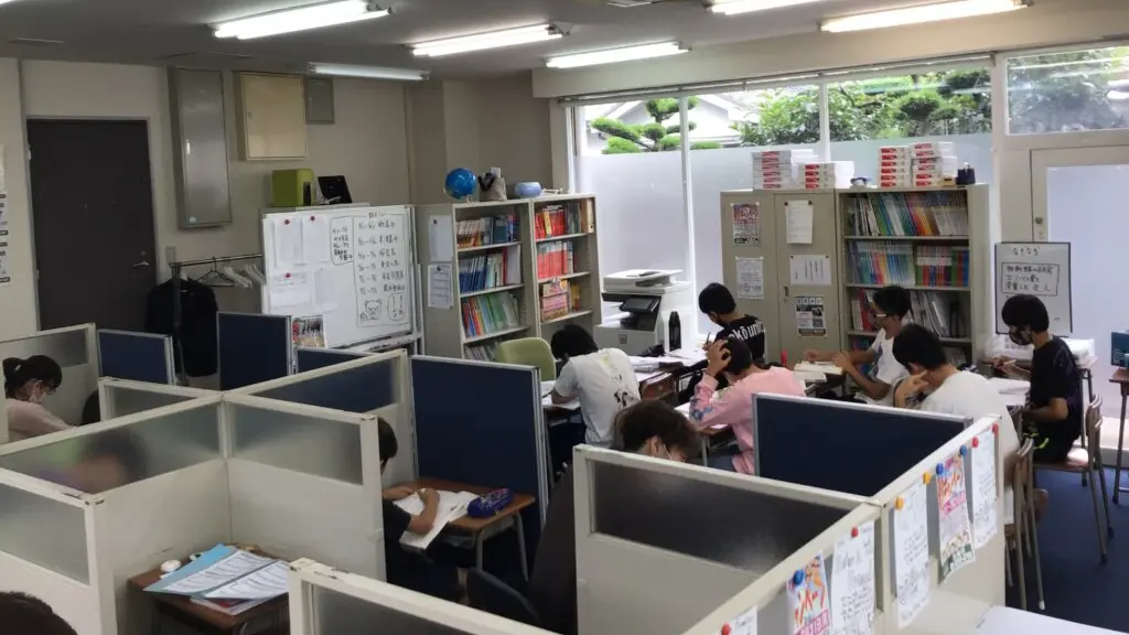 56737_個別指導wam 加島校_教室内